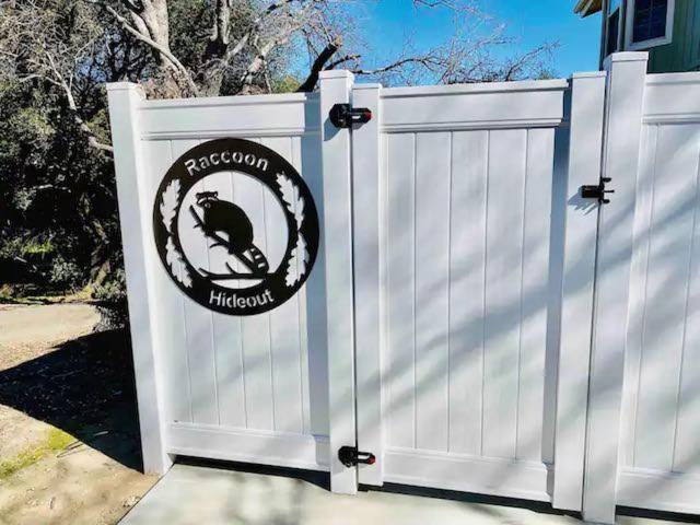 Raccoon Hideout Hot Tub Bbq Arcade Darts Villa Oakhurst Bagian luar foto